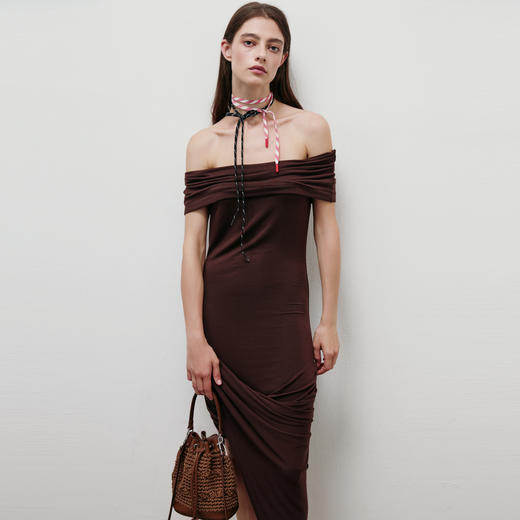 lost in echo2025春夏新款时尚简约一字肩显瘦露肩长款连衣裙女 商品图2