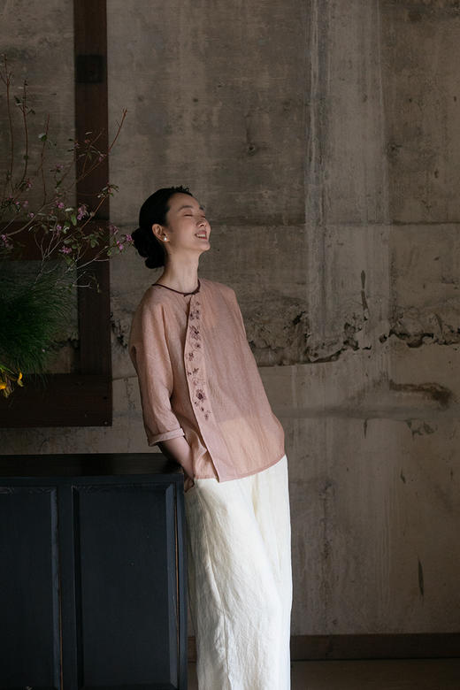 牧衣游原创 丝棉手绣炒色短外套轻薄柔软复古百搭新中式上衣 空谷 商品图5