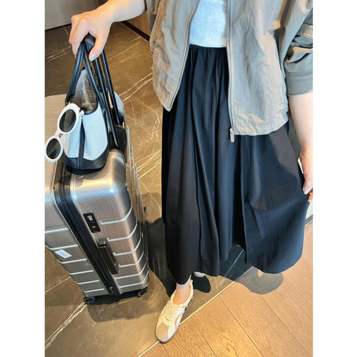 新年折扣 2504303   川久**经典 黑色，伞裙～ 显瘦 商品图4