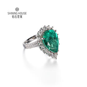 【祖母绿戒指】钻石世家 18K金祖母绿镶钻戒指   高级设计珠宝系列 绿宝石祖母绿 拥有美丽的翠绿色 象征着幸运、幸福和万物盎然的生命力