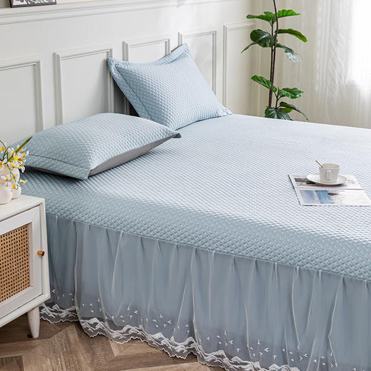 多喜爱 凉豆豆床裙三件套-和悦（蓝/粉/金/）【可水洗机洗】【柔软可折叠】【凉感值0.28】【全方位包裹】 凉席子A类标准 有效抗菌 3D立体凉豆豆 商品图2