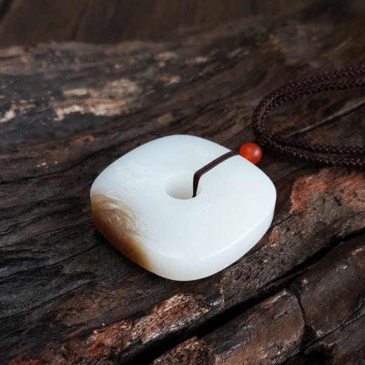 【天然正品】天然新疆且末糖料油润度佳方形山水牌和田玉吊坠项链34.6*33.8*9.0MM（皆取最大值）中性款现售价：3880！030425AH38 商品图4