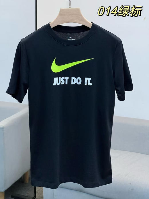 奥莱独家福利！Nike 青少年运动T恤 中大童短袖T恤
材料:纯棉100%
包装:袋装，有吊牌
尺码:S M L 商品图3