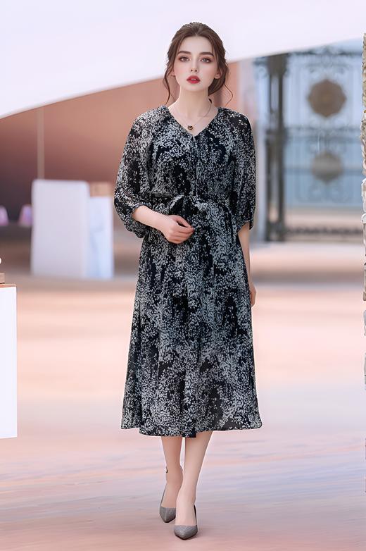 V领系带收腰显瘦七分袖连衣裙 商品图0