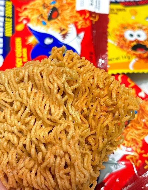 🔥【啪啪通鲨鱼🦈干脆面🍜】印尼🇮🇩旅游局官方推荐零食干脆面饼搭配烧烤粉料，满满印尼风味🤤梦回童年...这玩意儿太解馋了！敲级酥脆，越吃越香！ 商品图11