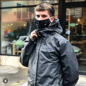 巴塔哥尼亚SS20M‘S Torrentshell 3L拼色连帽冲锋衣