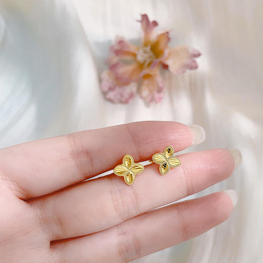 【限时克减150元】足金999 #CNC 5G黄金实心鱼鳞车花四叶花耳饰耳钉(AG5GES00225)（预售产品下单后不退款不退货不换货不补差价） 商品图2