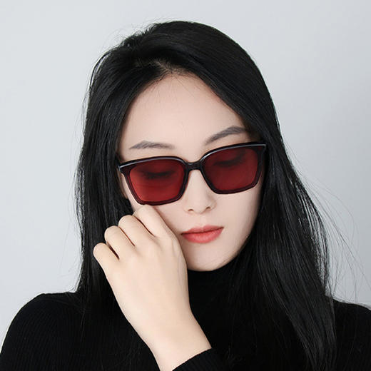 【夏日潮搭丨QUIRKYCATS怪癖猫太阳镜合集】高效阻隔紫外线，防UV400，镜框简单低调，贴合鼻梁，防滑不易脱落，经典百搭时尚感十足，各种脸型都适合，多款多色可选 商品图3