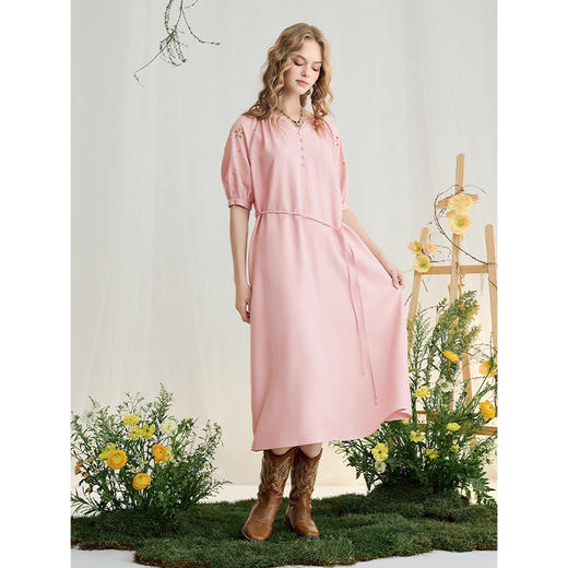 两三事 甜樱幻境 2025夏季新款森女风镂空绣花泡泡袖连衣裙 商品图3