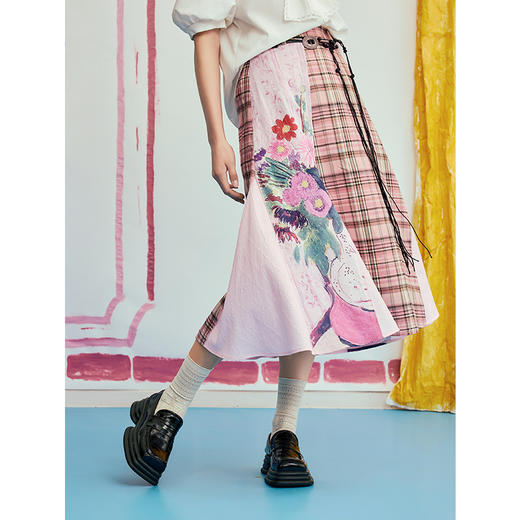 两三事 次元漫游 2025夏季新款波西米亚格子印花裙a字半身裙 商品图3