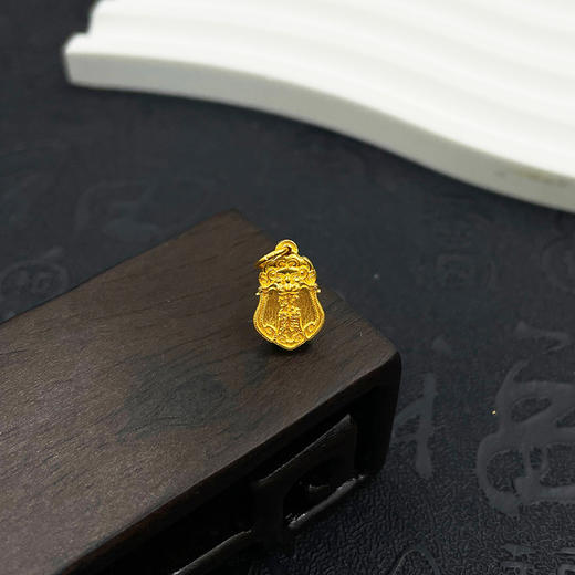 【限时7.5折】【定价黄金】足金999 古法实心顺字醒狮令牌手串挂件Diy手串配件(AKGFSC00763)预售产品下单后不退款不退货不换货不补差价 商品图1