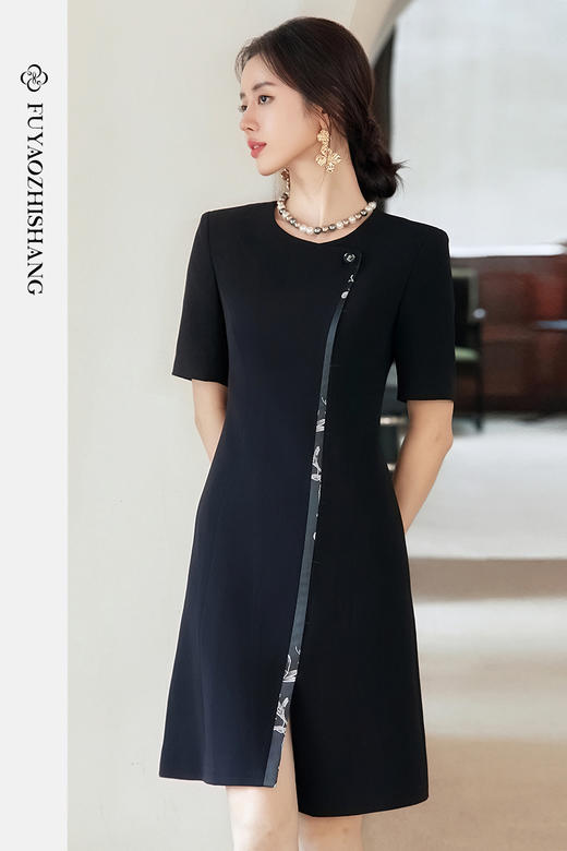 FUYAO扶摇 高级感西装连衣裙女醋酸缎面小黑裙收腰显瘦西装裙夏季 商品图0