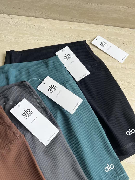 原单正品 Alo Yoga Seamless Ribbed Favorite Short 5寸螺纹运动瑜伽短裤，四个色
尺码S M L 商品图3