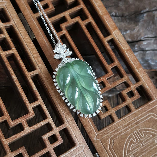 【天然正品】AU750白金镶天然细腻无纹裂冰种叶子（金枝玉叶）翡翠吊坠项链女士现售价：8880！030425AH15 商品图7