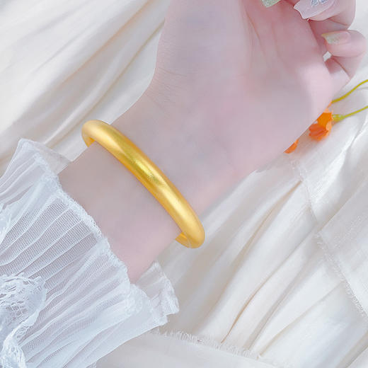 【限时克减150元】足金999.9 #超轻 古法空心固口手镯光圈扁形素圈手镯（面宽约7.9-8.3mm)(AIGFSZ00873-6)（预售产品下单后不退款不退货不换货不补差价） 商品图0