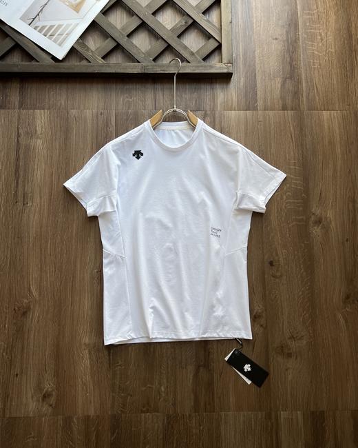 点此购买 迪桑特TRAINING系列综训TOUGH男士短袖T恤 xj 315380 商品图3