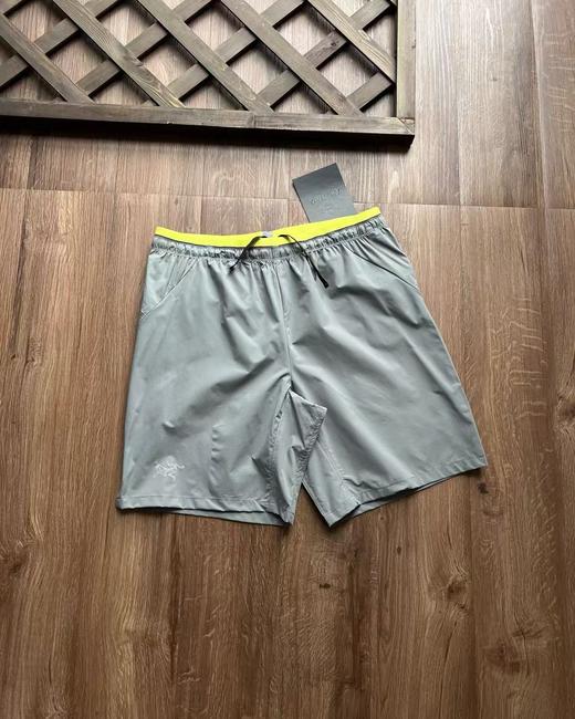 点此购买 始祖鸟夏季男士户外科技面料运动休闲五分裤轻薄速干短裤 jj 315374 商品图2