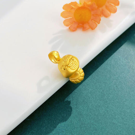 【限时7.5折】【定价黄金】足金 #蛇年新品 #生肖 【精品】3D硬金空心咬福蛇宝宝吊坠(AR3DDZ00222)（预售产品下单后不退款不退货不换货不补差（预售产品下单后不退款不退货不换货不补差 商品图2