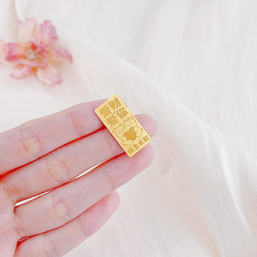 【限时克减128元】【2克】足金999.9 #520快乐 2g实心爱你爱财风生水起工艺金条双向奔富双熊捧爱心攒金金条（配亚克力盒）(AVJT00026-02)（预售产品下单后不退款不退货不换货不补差价 商品图4