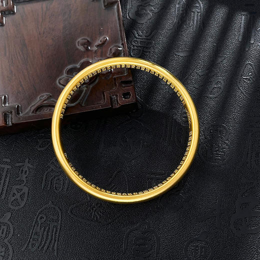 【限时克减150元】足金999.9 古法素圈光圈固口内心经泥鳅背手镯（面宽约6.5-6.9mm，厚约4.4mm）(GFSZW00168-02)（预售产品下单后不退款不退货不换货不补差价） 商品图3