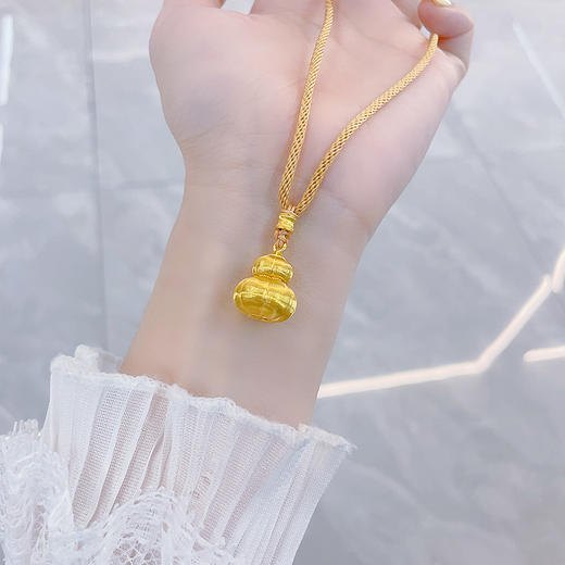 【限时克减150元】足金999 古法空心挂绳国潮传承冰丝金丝绒金福禄南瓜纹葫芦吊坠（含配件）(AUQGFDZ00144)（预售产品下单后不退款不退货不换货不补差价） 商品图4