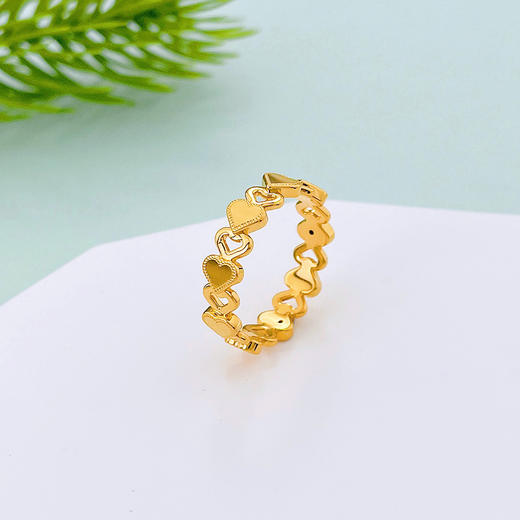 【限时克减150元】足金 无氰5D硬金固口戒指镂空绕线心连心圈戒砂面爱心戒指(AU5DJZ00034)预售产品下单后不退款不退货不换货不补差价 商品图0