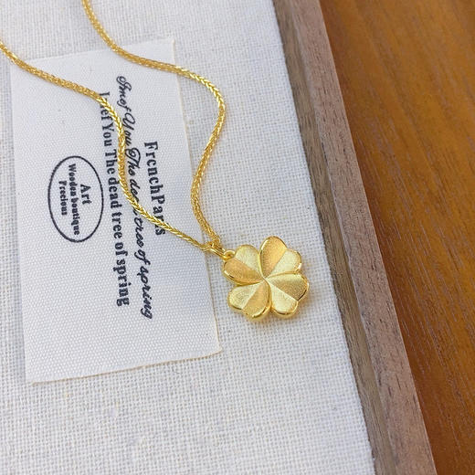 【限时7.5折】【定价黄金】足金 无氰5D硬金空心幸运四叶草吊坠(不含链）(V5DDZ00014)（预售产品下单后不退款不退货不换货不补差价）（预售产品下单后不退款不退货不换货不补差价） 商品图1