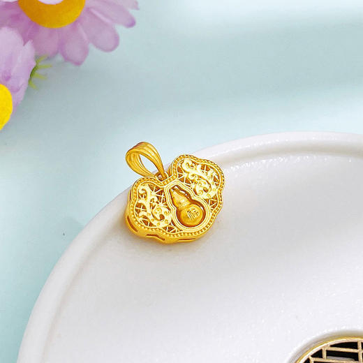【限时7.5折】【定价黄金】足金999 #时来运转 #葫芦 5G黄金镂空花丝福禄葫芦如意锁锁包吊坠（葫芦可转动）(AG5GDZ00225)（预售产品下单后不退款不退货不换货不补差价） 商品图1