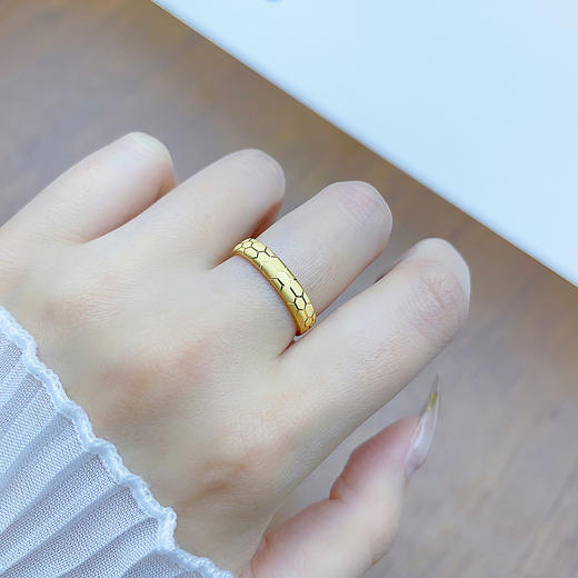 【限时克减150元】足金999 #CNC #固口戒指 5G黄金实心蛇皮纹戒指圈戒（面宽约3.4-3.8mm）(BE5GJZ00152)（预售产品下单后不退款不退货不换货不补差价 商品图0