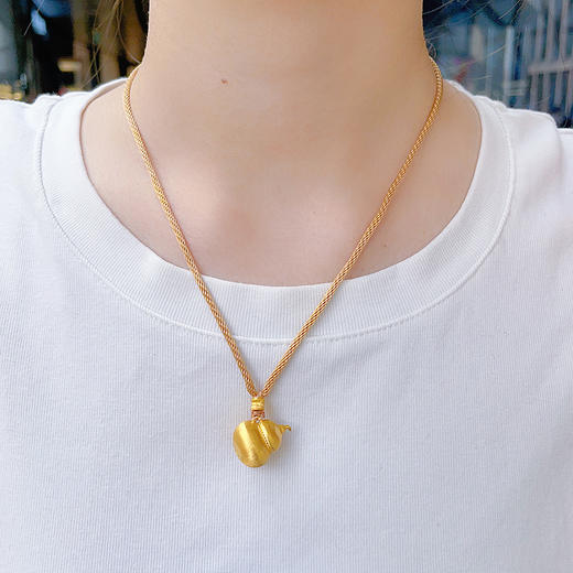 【限时克减150元】足金999 #招财纳福 #葫芦 古法空心挂绳国潮传承冰丝金冰丝丝绒金福禄奶葫芦吊坠（含配件）(AUQGFDZ00137)（预售产品下单后不退款不退货不换货不补差价） 商品图4