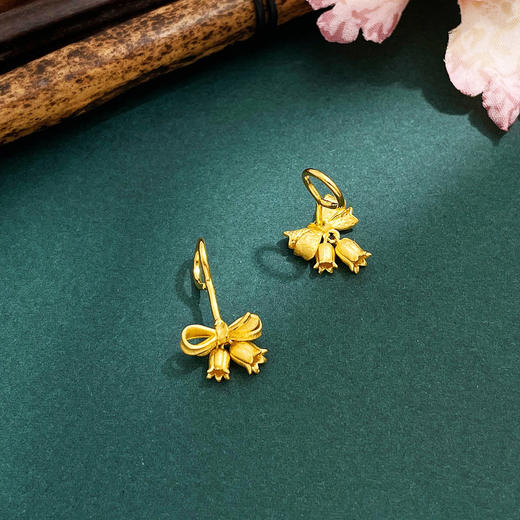 【限时克减150元】足金999.9 #在逃公主 【精品】万足镂空甜美少女心铃兰花蝴蝶结耳饰耳钉(AWWES00222)（预售产品下单后不退款不退货不换货不补差价 商品图1