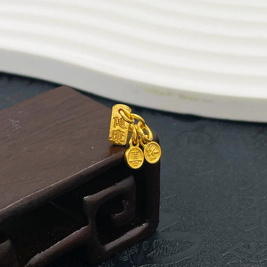 【限时7.5折】【定价黄金】足金999 古法空心平安喜乐健康方牌手串挂件Diy手串挂件(AKGFSC00843)（预售产品下单后不退款不退货不换货不补差价）（预售产品下单后不退款不退货不换货不补差价） 商品图2