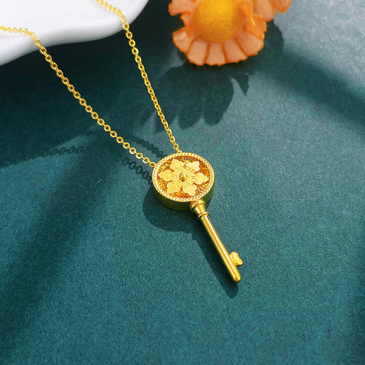 【限时克减150元】足金999 #时来运转 #CNC 【精品】5G黄金镂空影底可转动转韵·时光雪花钥匙调节套链(BN5GTL00002)（预售产品下单后不退款不退货不换货不补差价） 商品图1