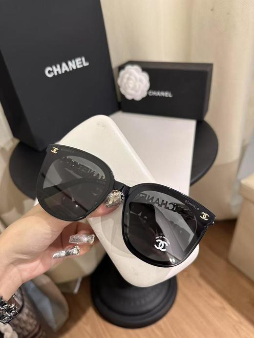 香奈儿新款墨镜字母镂空链条包皮镜腿CH0779（JH） 商品图3