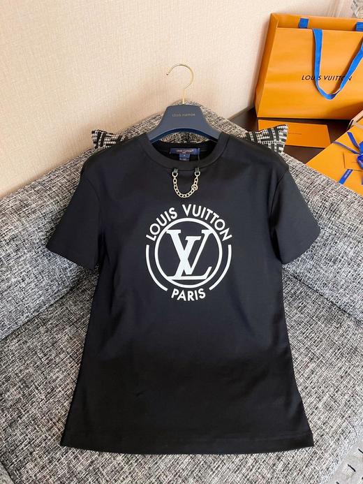 驴家LVFW24BythePool系列白色Logo字母印花圆领金属链条装饰套头短袖（TM） 商品图1