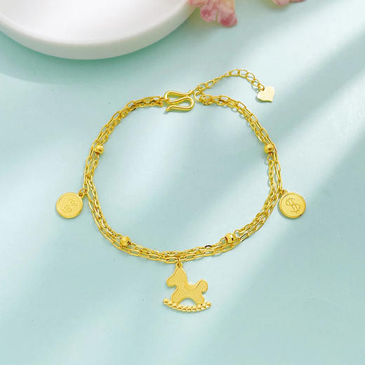 【限时克减150元】足金999.9 #超轻 #招财进宝 【精品】新年战马马上有钱童趣木马摇摇马吊饰双层调节手链(AWWSL00191)（预售产品下单后不退款不退货不换货不补差价） 商品图1