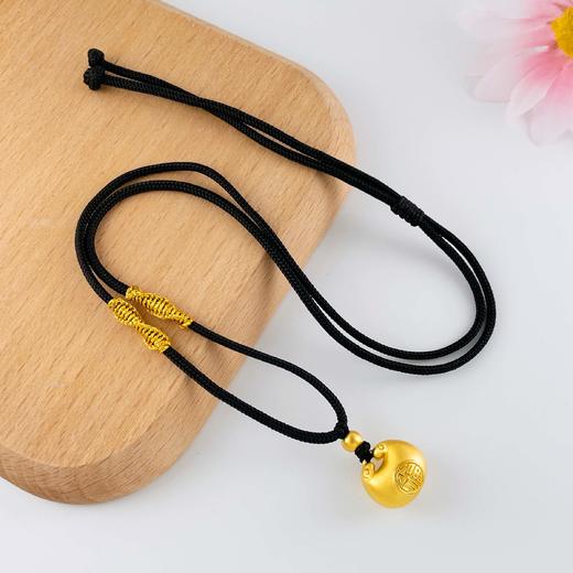 【限时7.5折】【定价黄金】足金 #小胖福 #招财进宝 3D硬金空心双面福字锁包小金坨挂绳吊坠小胖福平安锁吊坠成品项链（含珠子）(AA3DDZ00035)（预售产品下单后不退款不退货不换货不补差价） 商品图2