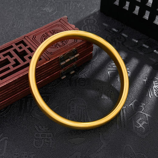 【限时克减150元】足金999.9 古法空心固口手镯光圈素圈轮胎手镯（面宽约7.9-8.3mm，厚约4.6mm）(AVGFSZ00031-04)（预售产品下单后不退款不退货不换货不补差价） 商品图2