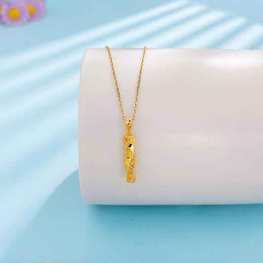 【限时7.5折】足金999 #招财进宝 (足金999字印)5G黄金镂空铜钱造型金币绕柱吊坠（不含链）(5GDZ00584)(预售产品下单后不退款不退货不换货不补差价 商品图0