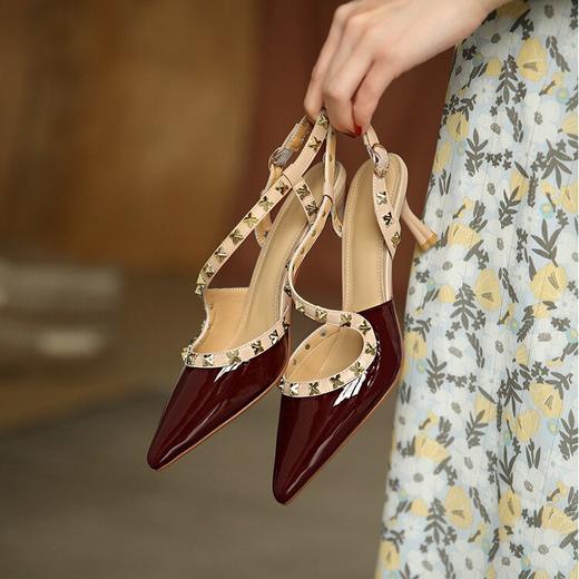 【预售5天】夏季新款酒红高跟鞋法式尖头铆钉包头后空凉鞋女MQ&C30-13 商品图0