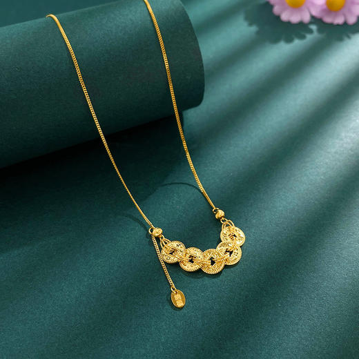 【限时克减128元】足金999 #碎碎冰 #招财纳福 #绕线 （足金999字印）5G黄金纳福方牌流苏招财铜钱造型碎碎冰五帝币调节套链(5GTL01761) 商品图2