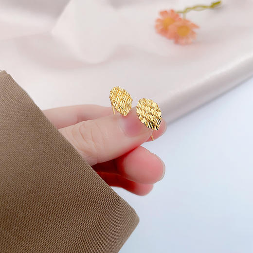 【限时克减150元】足金999 5G黄金绕线叶子耳饰金叶耳钩耳钉(AG5GES00146)预售产品下单后不退款不退货不换货不补差价 商品图3