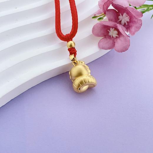【限时7.5折】足金 #福袋 #生肖 #蛇年新品 3D硬金空心蛇年新品生肖戴帽招财福袋灵蛇宝宝编绳吊坠（含珠子）(AJ3DDZ00085)(预售产品下单后不退款不退货不换货不补差价 商品图1