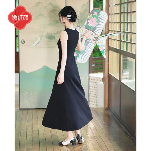 逸红颜梓舒2025夏新款国风感高弹力针织束型修身背心式x型吊带裙 商品图4