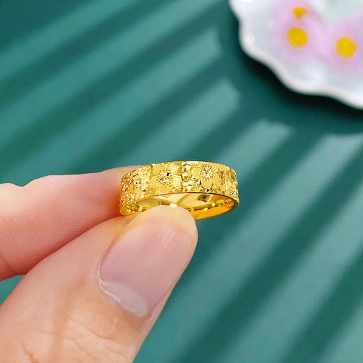 【限时克减150元】足金999 #碎碎冰  5G黄金实心CNC固口花形时尚圈戒（面宽约4.6-5mm）(BE5GJZ00064)（预售产品下单后不退款不退货不换货不补差价 商品图2