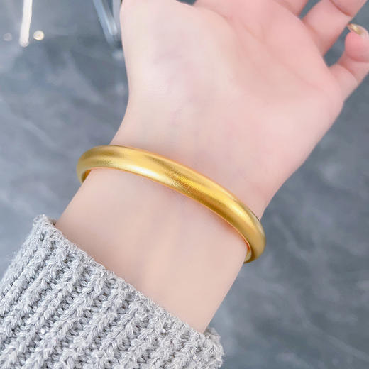 【限时克减150元】足金999.9 古法素圈光圈固口内百福泥鳅背手镯（面宽约7.5-7.9mm，厚约5.1mm）(GFSZW00169-02)（预售产品下单后不退款不退货不换货不补差价） 商品图0