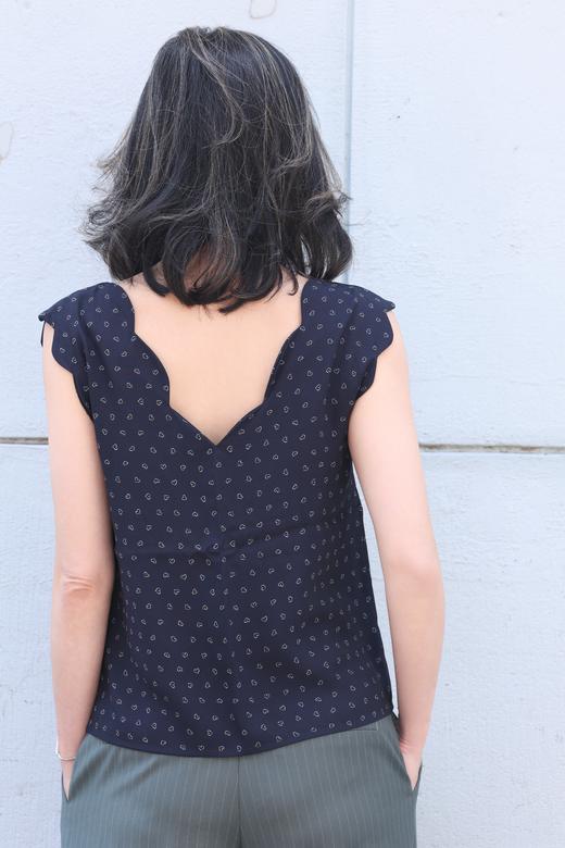 TYNVIE 经典V领背心-爱心花纹 商品图6