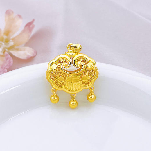 【限时克减150元】足金999.9 【精品】双面镂空福字铃铛如意幸福锁包网红锁包吊坠(AWDZ00119-2)（预售产品下单后不退款不退货不换货不补差价） 商品图0