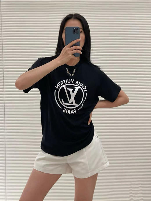 驴家LVFW24BythePool系列白色Logo字母印花圆领金属链条装饰套头短袖（TM） 商品图9