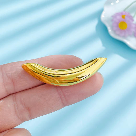 【限时克减128元】足金 3D硬金空心弧形微笑亮面小弯管吊坠(V3DDZ00262)（预售产品下单后不退款不退货不换货不补差价） 商品图2